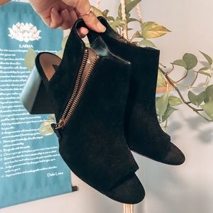 Black Chunky Peep-toe Heels